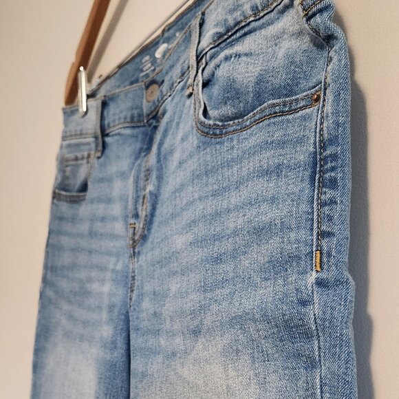Old Navy Women's Distressed Jean Short Size 14 EUC - Picture 2 of 12